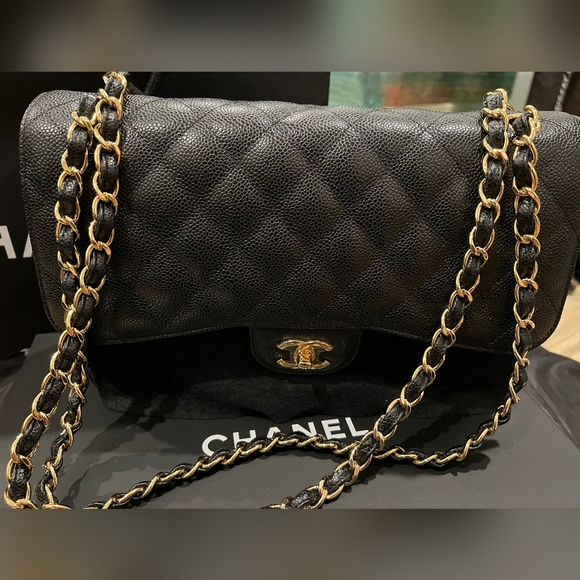 Gorgeous Chanel Black Quilted  Shoulder Bag with Gold Chain 💯Fabulous - Picture 7 of 16